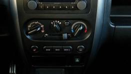 Suzuki Jimny Standard 1.3 VVT 85KM - galeria redakcyjna - konsola środkowa