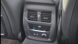 BMW Seria 3 2.0 320d 190 KM - galeria redakcyjna - nawiew z ty?u