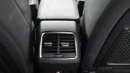 Audi RS Q3 2.5 TFSI 310KM - galeria redakcyjna - tunel środkowy z tyłu