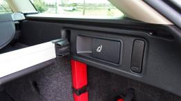 Skoda Octavia III Kombi 1.8 180KM - galeria redakcyjna - uchwyt do składania tylnej kanapy