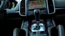 Porsche Cayenne III SUV 3.0 Diesel 245KM - galeria redakcyjna - konsola środkowa