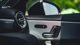 Mercedes A35 AMG - galeria redakcyjna - widok ogólny wnętrza z przodu