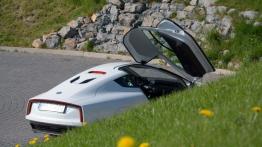 Volkswagen XL1 0.8 TDI Hybrid 69KM - galeria redakcyjna - widok z tyłu