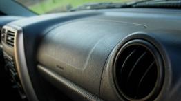 Suzuki Jimny Standard 1.3 VVT 85KM - galeria redakcyjna - deska rozdzielcza