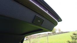 Skoda Octavia III Kombi 1.8 180KM - galeria redakcyjna - przycisk do zamykania bagażnika