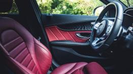Mercedes Klasa C 220d 4MATIC - galeria redakcyjna  - widok ogólny wnętrza z przodu
