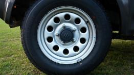 Suzuki Jimny Standard 1.3 VVT 85KM - galeria redakcyjna - koło