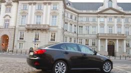 Lexus IS 220d - prawy bok