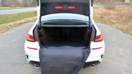 BMW Seria 3 2.0 320d 190 KM - galeria redakcyjna - ty? - baga?nik otwarty