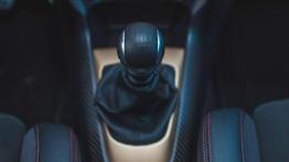 DS3 Racing 1.6 THP 202 KM - galeria redakcyjna - dźwignia zmiany biegów