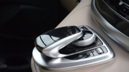 Mercedes Marco Polo - galeria redakcyjna - panel sterowania na tunelu środkowym