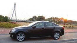 Lexus IS 220d - lewy bok
