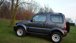 Suzuki Jimny Standard 1.3 VVT 85KM - galeria redakcyjna - lewy bok