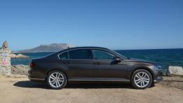 Volkswagen Passat B8 w Sardynii - galeria redakcyjna - prawy bok