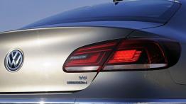 Volkswagen CC - galeria redakcyjna - prawy tylny reflektor - włączony