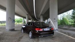 Mercedes Klasa E W212 Facelifting - galeria redakcyjna - widok z tyłu