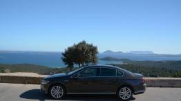 Volkswagen Passat B8 w Sardynii - galeria redakcyjna - lewy bok