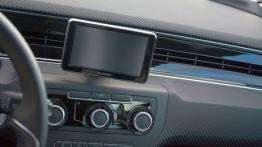 Volkswagen XL1 0.8 TDI Hybrid 69KM - galeria redakcyjna - konsola środkowa