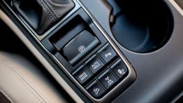 Hyundai Tucson 1.6 T-GDI 177 KM - galeria redakcyjna - przełącznik hamulca ręcznego