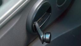 Volkswagen XL1 0.8 TDI Hybrid 69KM - galeria redakcyjna - drzwi kierowcy od wewnątrz