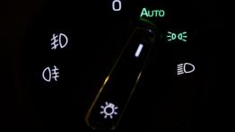 Skoda Superb L&K 2.0 TDI 150 KM - galeria redakcyjna - manetka do sterowania światłami