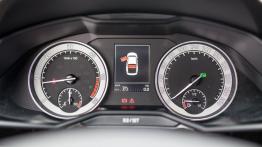 Skoda Superb L&K 2.0 TDI 150 KM - galeria redakcyjna - zestaw wskaźników