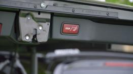 Mercedes Marco Polo - galeria redakcyjna - przycisk do zamykania bagażnika