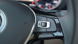 Volkswagen Passat B8 w Sardynii - galeria redakcyjna - sterowanie w kierownicy