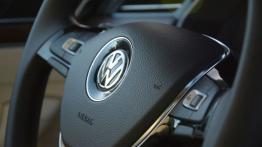 Volkswagen Passat B8 w Sardynii - galeria redakcyjna - kierownica