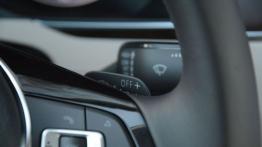 Volkswagen Passat B8 w Sardynii - galeria redakcyjna - manetka pod kierownicą