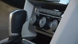 Volkswagen Passat B8 w Sardynii - galeria redakcyjna - panel sterowania wentylacją i nawiewem