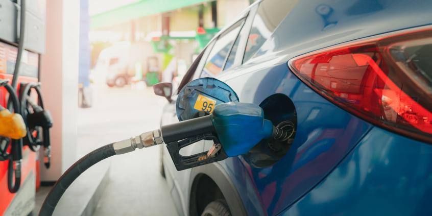 Trzecia obniżka cen hurtowych Orlenu w tym tygodniu. Kiedy zobaczymy niższe ceny na pylonach?