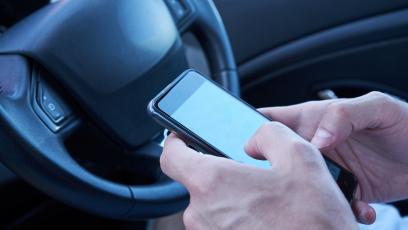 Ruszyła akcja "Na Drodze – Patrz i Słuchaj". Policja sprawdzi, co kierowcy robią w kabinach