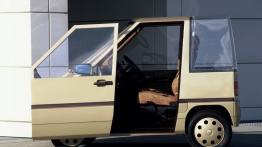 Mercedes Nafa - lewy bok