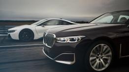 Nowe odmiany hybrydowych BMW. Silniki benzynowe praktycznie niepotrzebne