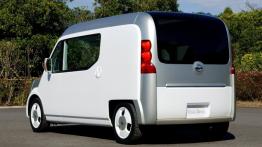 Nissan Beeline - widok z tyłu