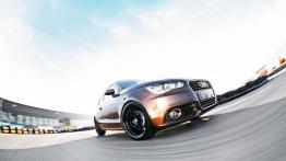 Audi A1 Pogea Racing - przód - reflektory włączone