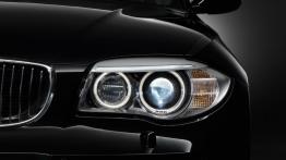 BMW Seria 1 Coupe i Cabrio Facelifting - lewy przedni reflektor - włączony