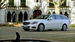 Mercedes E 300 BlueTEC HYBRID kombi Facelifting - widok z przodu
