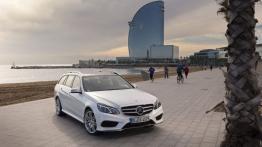 Mercedes E 300 BlueTEC HYBRID kombi Facelifting - widok z przodu