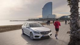 Mercedes E 300 BlueTEC HYBRID kombi Facelifting - widok z przodu