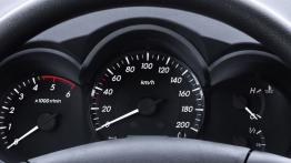 Toyota Hilux VII Extra Cab Facelifting - prędkościomierz