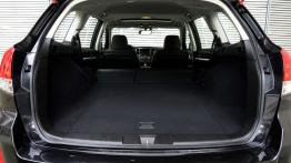 Subaru Outback IV Facelifting - tylna kanapa złożona, widok z bagażnika