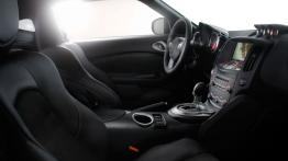 Nissan 370Z Facelifting - widok ogólny wnętrza z przodu