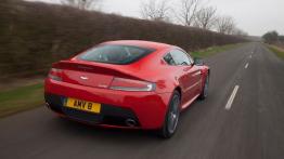 Aston Martin V8 Vantage Facelifting - widok z tyłu
