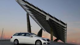 Mercedes E 300 BlueTEC HYBRID kombi Facelifting - prawy bok