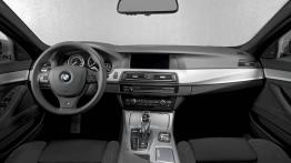 BMW M550d Touring - pełny panel przedni