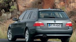 BMW Seria 5 E61 Touring - widok z tyłu