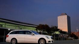 Mercedes E 300 BlueTEC HYBRID kombi Facelifting - prawy bok