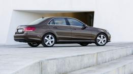 Mercedes E 300 BlueTEC HYBRID Facelifting - prawy bok